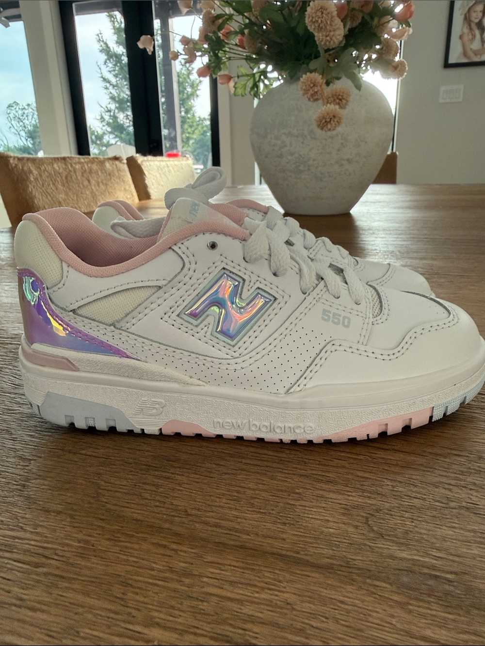 ** NWOT ** New Balance Kids White Pink Iridescent 550 Sneakers